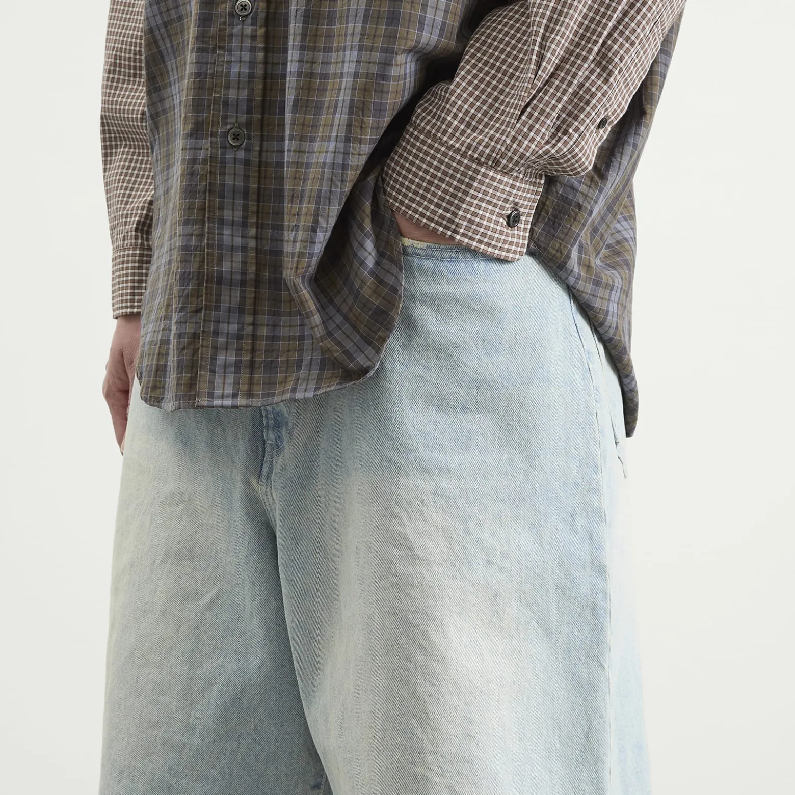 BEAMS Damage Denim Shorts