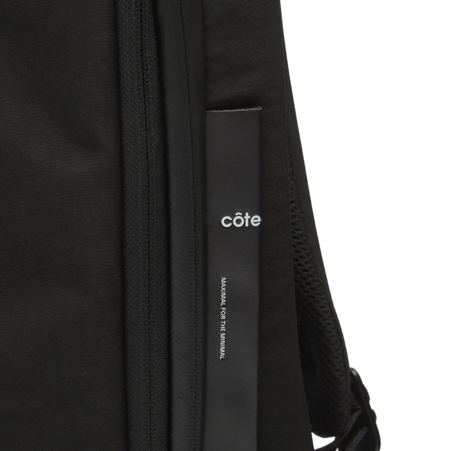 Cote&Ciel Isar M Round Carbon Backpack