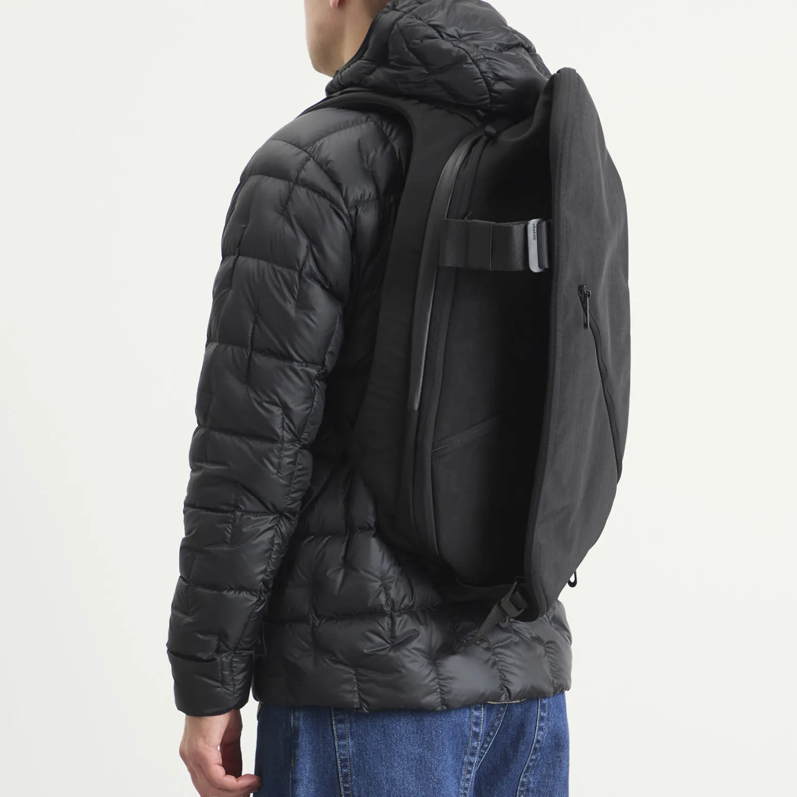 Cote&Ciel Isar M Round Carbon Backpack