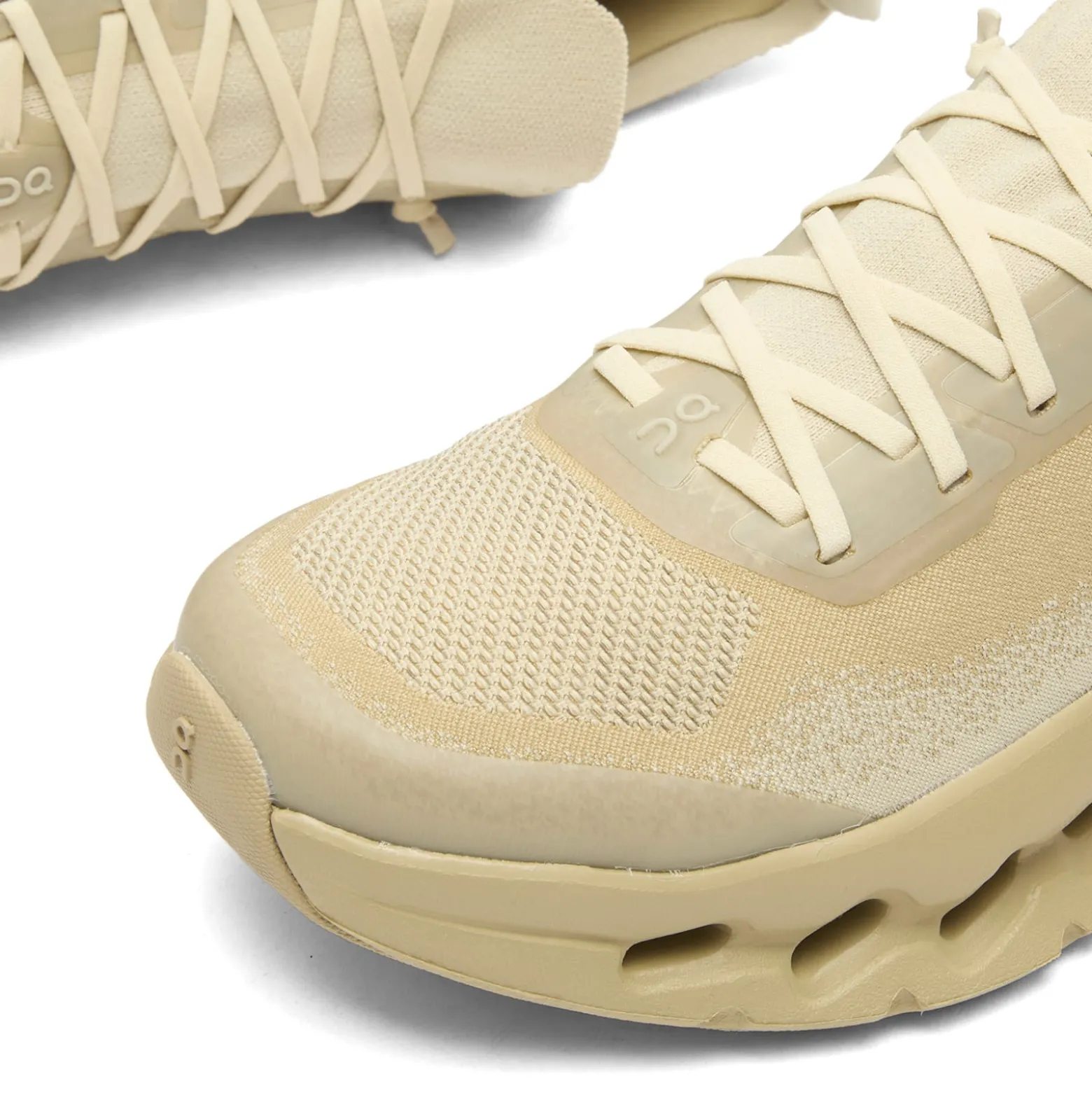 ON Cloudtilt Moon Sneaker